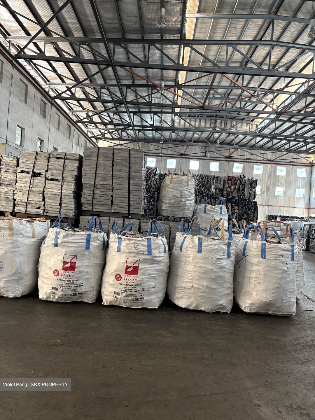 Pioneer Road North (D22), Warehouse #587785551